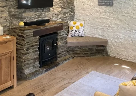 Cider Press Cottage, Fowey, is a charming two-bedroom retreat offering the perfect blend of Cornish charm and modern comfort. Explore winding streets, waterfront dining, and scenic coastal paths, or relax in your south-west-facing garden.