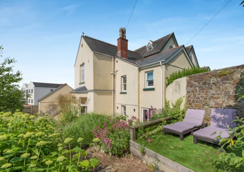 The garden & outdoor sitting area at Cleveland Villa, Instow
