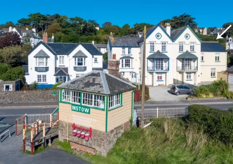 Cleveland Villa is a beautifully spacious five-bedroom retreat, ideally located just a short stroll from Instow's stunning beach & restaurants