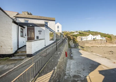 Cliff Cottage offers all the ingredients for a special family holiday by the coast