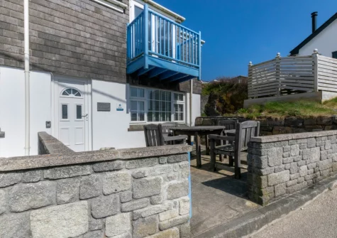 Cliff Top Cottage has a reverse-level layout for optimum sea views from the inside & out