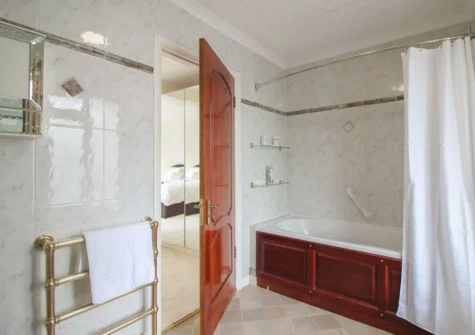 The bathroom at Clifton Villa, Newquay