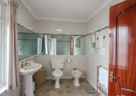 The bathroom at Clifton Villa, Newquay