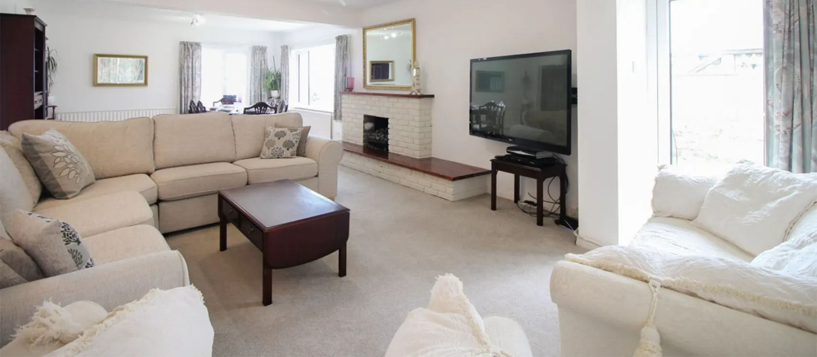 Clifton Villa, Newquay is a superbly located four bedroom three bathroom beach house for nine with access to Hotel Victoria pool, spa & amenities. Private garden overlooking beach. Parking, close to shops, beach bars & attractions. Walk three minutes to sand & surf.