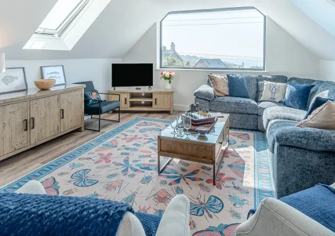 Clocktower Horizon, Porthleven is a luxurious four-bedroom house with stunning sea views, contemporary amenities, and an enclosed garden perfect for families. Walk to the charming harbour village and create lasting seaside memories.