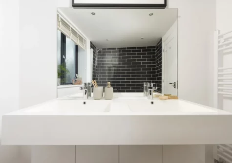 The bathroom at Cloud 10, St Ives
