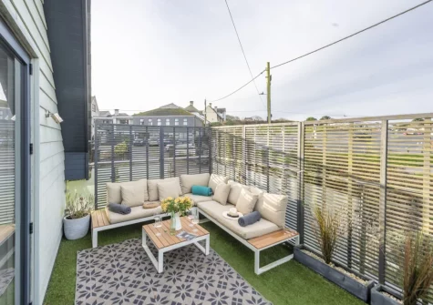 The balcony & outdoor sitting area at Cloud 10, St Ives