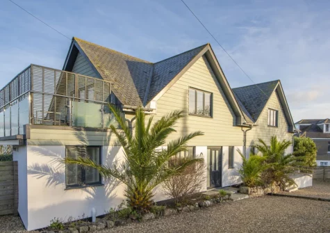 Cloud 10 is a beautiful reverse-level holiday home - the perfect place for coastal escapades in St Ives