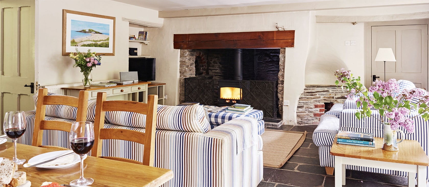 The Coach House, Gitcombe House Cottages, Cornworthy is a two bedroom farm cottage with private courtyard. Full of original features, it has a modern fully equipped dining kitchen & sitting room with woodburner. Onsite swimming pools, tennis & play areas.
