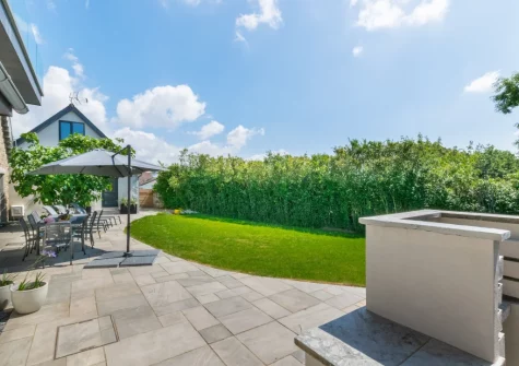 The patio, barbecue, alfresco dining area & garden at Coachmans, Little Petherick