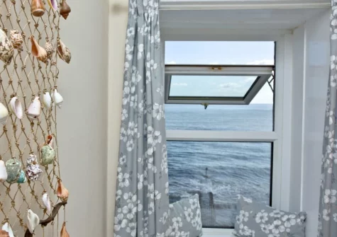 Enjoy fantastic sea views when you stay at Coastguard Cottage, Dawlish