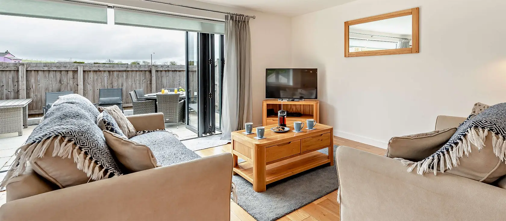 Coastguard Cottage, Woolacombe is a lovely 3-bedroom house with a BBQ-ready garden, offering easy access to the beach and Tarka Trail. Enjoy alfresco dining and leisurely walks from your private garden, just minutes from the South West Coastal Path.