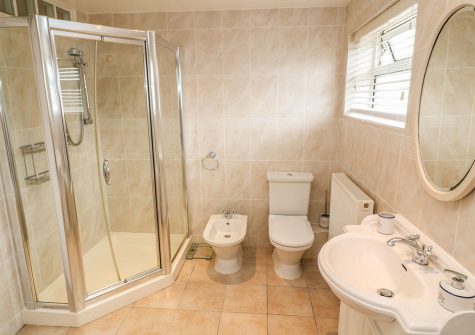 The bathroom at Coastman's Nest, Trenance