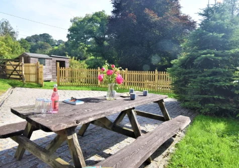 The patio garden & alfresco dining area at Cobbledicks House, Newbridge