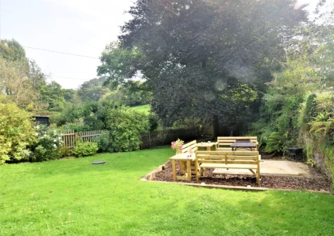 The garden, firepit & outdoor sitting area at Cobbledicks House, Newbridge