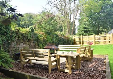 The garden, firepit & outdoor sitting area at Cobbledicks House, Newbridge