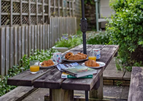 The enclosed sunny courtyard garden & alfresco dining area at Cockle Cottage, Appledore