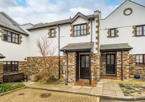 Cockles and Clams is a contemporary property, just 350 metres from Padstow Harbour & shops