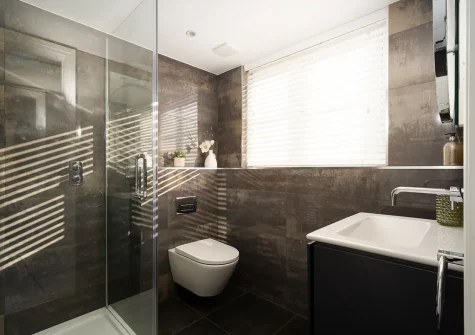 The shower room at Come Up and Sea Me, St Ives
