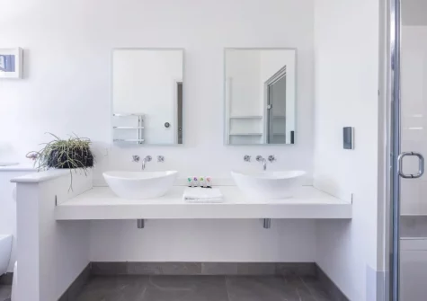 Bedroom #1 ensuite shower room at Coombe Rise, Poughill