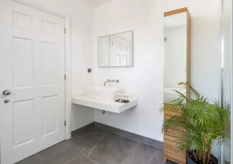 The bathroom at Coombe Rise, Poughill