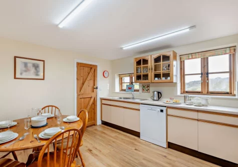 The kitchen & dining area at Coombe View at Spirewell Farm, Wembury