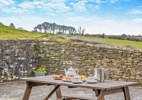The patio & alfresco dining area at Coombe View at Spirewell Farm, Wembury