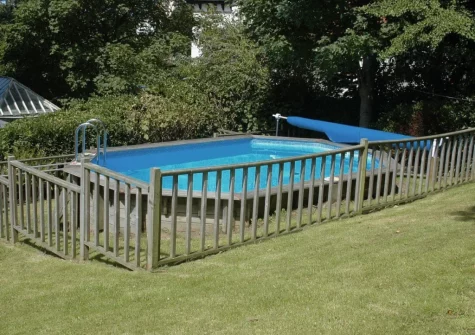 The outdoor heated swimming pool & lawned garden at Copperfield, Bideford