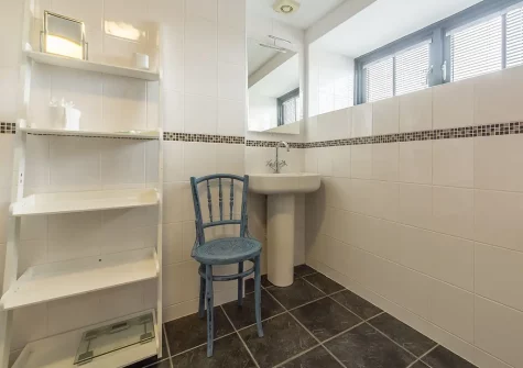 The shower room at Copperhouse View, Hayle