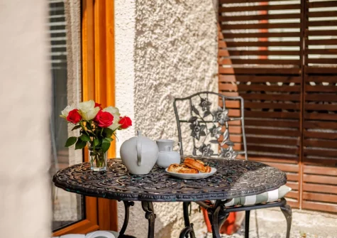 The outdoor sitting area at Coppermoor, Horrabridge