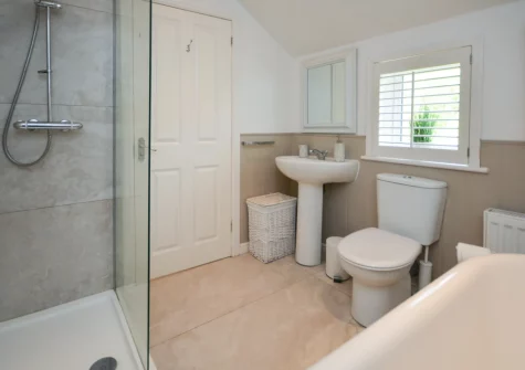 The bathroom at Corner Cottage, Trevarren