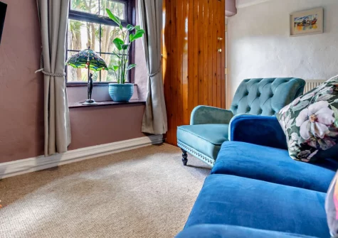 Cosy Nook, St Erth is a charming 18th-century Cornish cottage with exposed beams, a granite fireplace and a lush tropical garden, perfectly placed for coastal train trips to St Ives and Cornwall's finest sandy beaches and dramatic coastal paths.