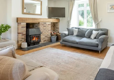 Court Barton Farm, South Huish is a welcoming three-bedroom retreat set in a peaceful hamlet within an Area of Outstanding Natural Beauty, featuring a characterful farmhouse kitchen, wood burner, wraparound garden, and coastal paths from the door.