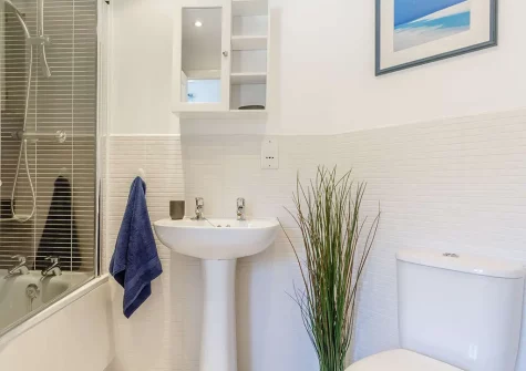 The bathroom at Cove View, Porthtowan