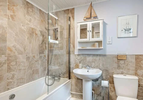 The bathroom at Crabapple, Appledore
