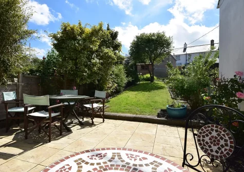 The patio & alfresco dining area at Crabapple, Appledore