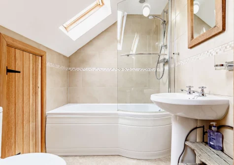 The bathroom at Crabbe Cottage, Poughill