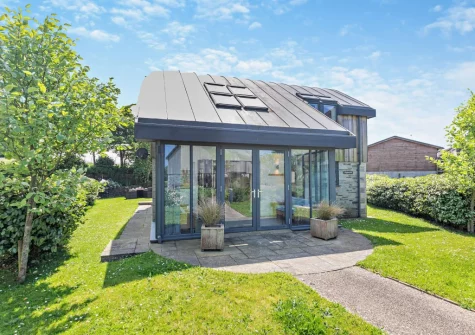 At Crigmorrick spacious rooms & vibrant furnishings combine to offer a luxurious retreat for your Cornish getaway