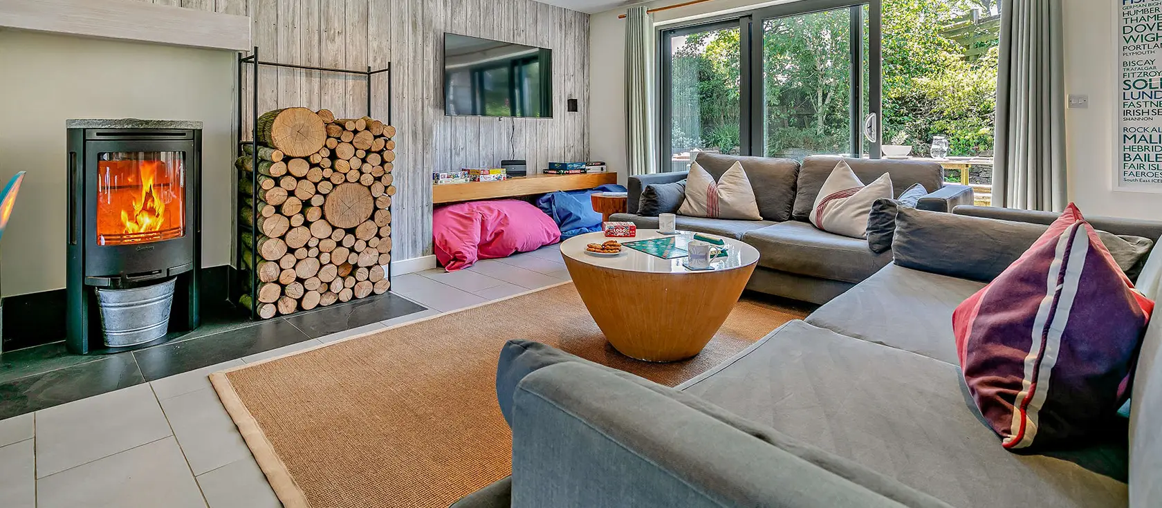 Crigmorrick, Trevone is a luminous house perfect for families, offering spacious comfort near Trevone Beach. With three flexible bedrooms, stunning views, and outdoor spaces, it's ideal for discovering the dramatic Cornish coast and seaside ventures.