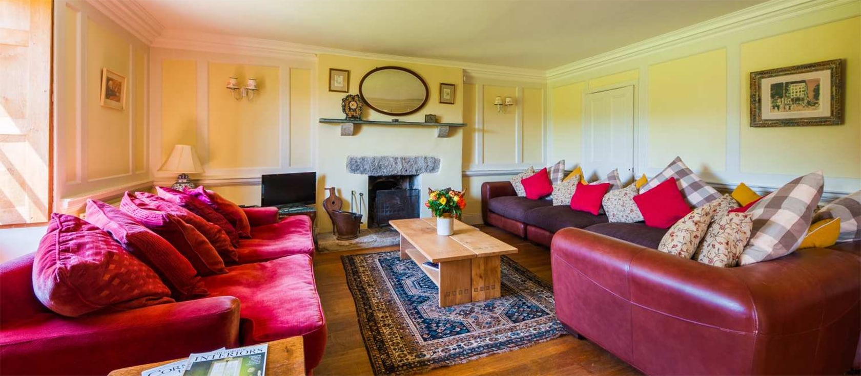 Crocadon Farmhouse, St Mellion is a seven bedroom Grade II listed farmhouse for 14 surrounded by countryside. Spacious rooms include a farmhouse kitchen, dining hall with logburner & billiard room. Garden & parking for six cars. Close to St Mellion Golf Club.