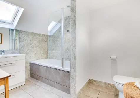 Bedroom #1 en-suite bathroom at Cross House, St Issey