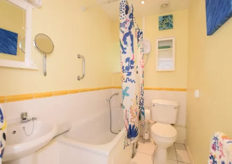 The bathroom at Crowji Sorn, Perranzabuloe