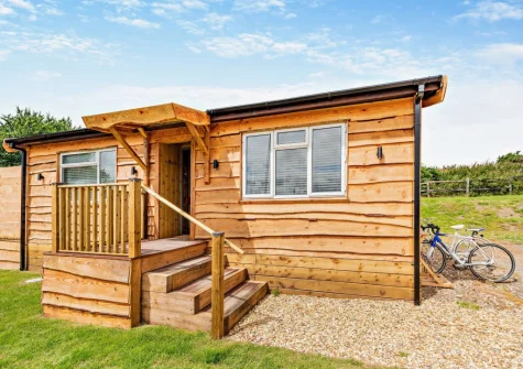 Cumberland is a detached cabin is set within the gated grounds of The Pig on the Hill pub and ideally placed for a family break exploring Devon's coast & countryside