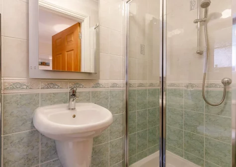 The shower room at Curnows, Portreath