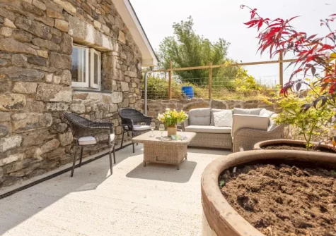 The courtyard garden & outdoor sitting area at Cuthberts Barn, Crowlas