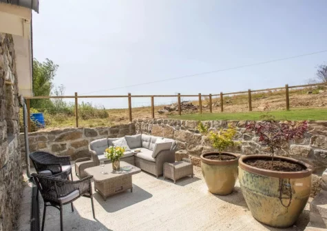 The outdoor sitting area & lawned garden at Cuthberts Barn, Crowlas