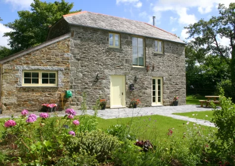 The patio & enclosed garden at Daisy's Cottage, Fentonadle