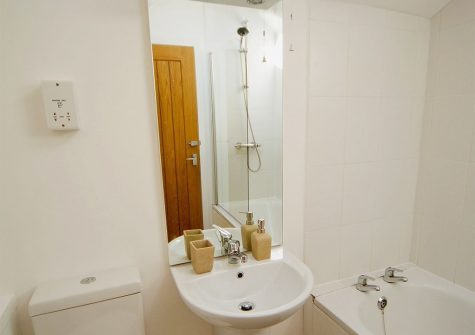 The bathroom at Dandelion Cottage, Blagdon House Country Cottages, Blagdon