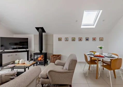 The living & dining area at Dartmouth Lodge, Marldon
