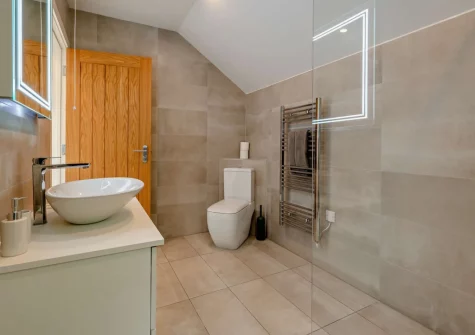 The en-suite shower room at Dartmouth Lodge, Marldon